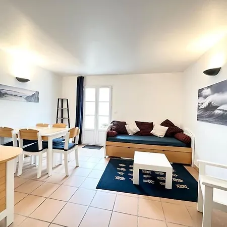 La Voile Bleue De Nyaraló