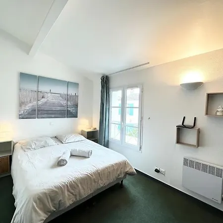 La Voile Bleue De Nyaraló *